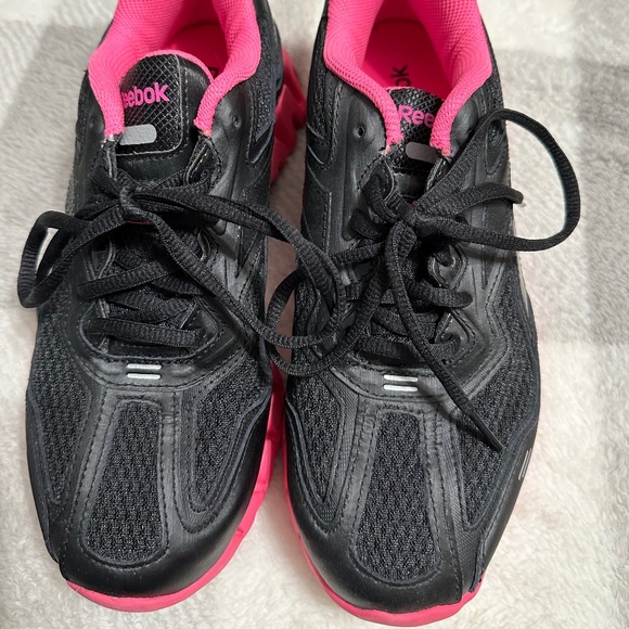 Reebok Shoes - Reebok zigwild trail sneakers, size 8